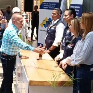 #VENEZUELA Manuel Rosales inscribió su candidatura a la reelección por la gobernación del Zulia