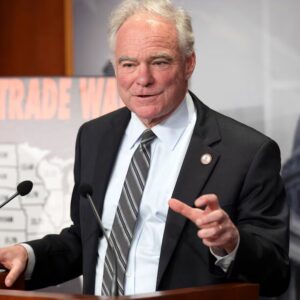 En Estados Unidos: Cuatro senadores republicanos se unen a los demócratas para aprobar un proyecto de ley que revoque los aranceles de Trump a Canadá.
