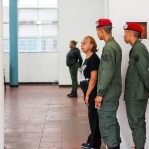 El Tiempo de Bogotá: La abstención marca la jornada de las elecciones regionales y legislativas en Venezuela y ¿qué sigue ahora?
