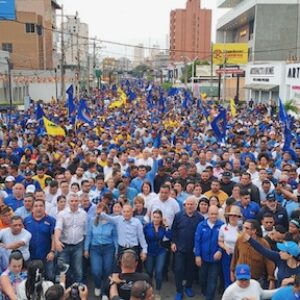 Marea zuliana desbordó la calle 72 en apoyo a Manuel Rosales