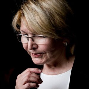 La sombra que acecha a Luisa Por José Luis Centeno S