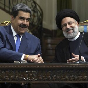 Maduro, entre el Ayatolá y el Tío Sam Por Humberto González Briceño