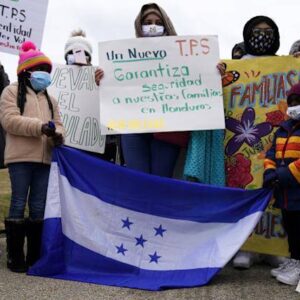 #ULTIMAHORA Donald Trump cancela TPS para inmigrantes de Honduras y Nicaragua