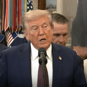 #ULTIMAHORA Trump asegura que EEUU ha «disparado» contra un barco venezolano cargado con drogas