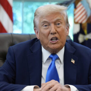 Asombroso: Trump discute con una periodista y le dice «Cállese. Es usted realmente desagradable»