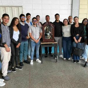 “No es momento de esconderse. Es momento de estar con los estudiantes, con los médicos”.