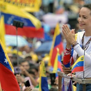 Y las sirenas no cesan de cantar Por Humberto González Briceño