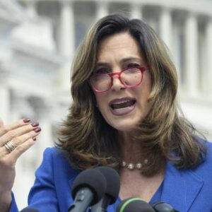 Congresista María Elvira Salazar pidió a Trump mantener el TPS para los venezolanos