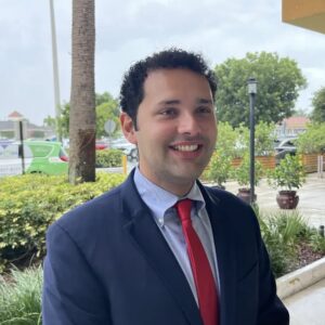 Arrasó: Bryan Calvo hace historia al convertirse en el alcalde más joven de Hialeah