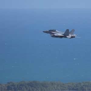¿Un caza FA-18 de Estados Unidos sobrevoló espacio aéreo de Venezuela?