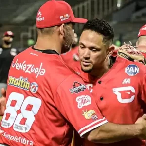 Cardenales batalla con victoria sobre Águilas, pero no le alcanzó