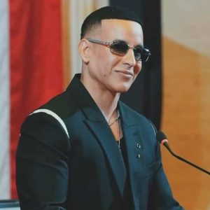 Daddy Yankee recibe homenaje y tiene calle con su nombre en San Juan