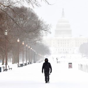 30 personas mueren en EEUU por efectos de tormenta invernal mientras más frío extremo azota el país