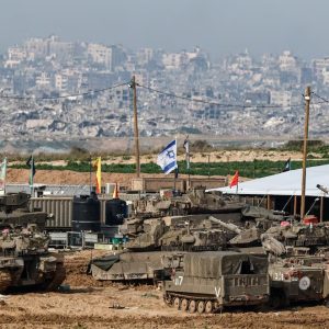 Un ataque en Gaza dejó un soldado israelí herido de gravedad y el Ejército respondió con bombardeos 