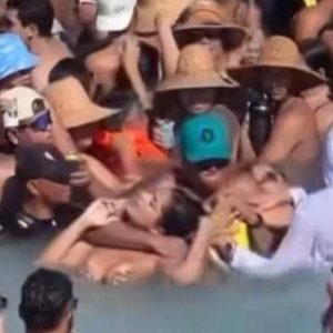 #Viral. Carnaval en Los Juanes termina en riña y fuertes jalones de cabello entre dos mujeres (+Video)