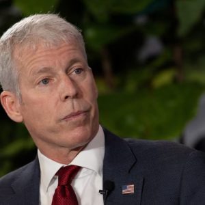 El secretario de Energía de EEUU llega a Venezuela con la tarea de recuperar la industria petrolera