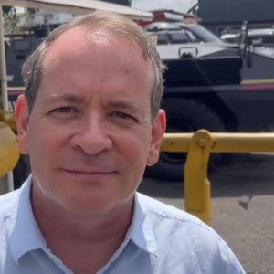 Guanipa tiene un grillete electrónico y prohibición de declarar, afirma su hijo