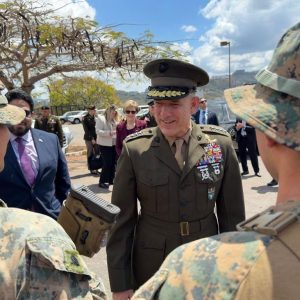 Jefe del Comando Sur de EE.UU. está de visita en Venezuela para evaluar planes en materia de seguridad