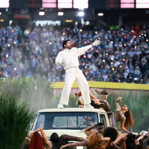 Bad Bunny convierte el show del Super Bowl en una oda de orgullo latino