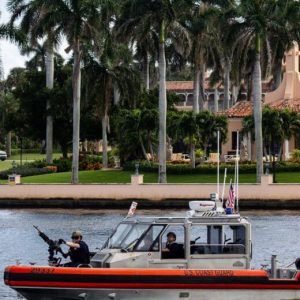 ¡INCIDENTE BAJO INVESTIGACIÓN! Matan a tiros a una persona que intentó ingresar a la residencia de Trump