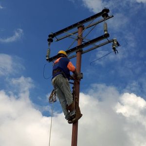 En Sucre Zulia la Alcaldía fortalece servicio eléctrico en escuela de Villa Dolores