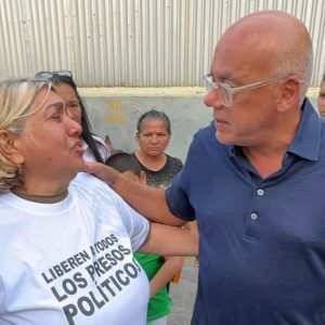 Abrazo de mujer con Jorge Rodríguez en Zona 7 fue planificado: «Condenamos uso del dolor»