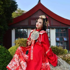 «Cajón de Sastre»  Jazmín Chi: la mujer que construye puentes entre el éxito y el corazón humano Por José Luis Ortiz Güell