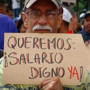 Sindicatos exigen alza salarial de 300 dólares tras 47 meses sin aumento