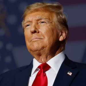 NYT: Trump considera atacar Irán para expulsar a sus líderes políticos