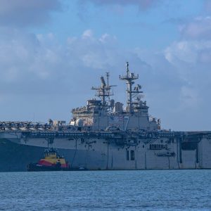 El buque de guerra que se llevó a Maduro volvió a Puerto Rico repleto de convertiplanos