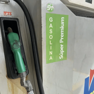Pago exclusivo con dólares de gasolina súper premium tumba venta en 98 %