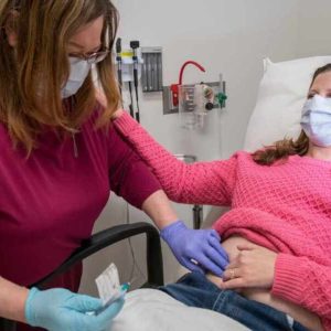 La primera vacuna preventiva contra el cáncer de mama más agresivo supera su primera prueba en humanos