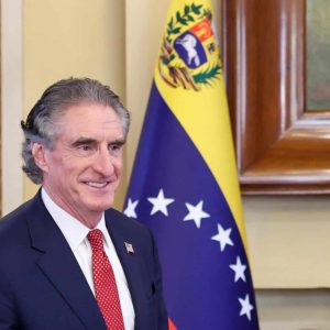 Doug Burgum aseguró que compañías de EEUU están listas para empezar a invertir en Venezuela