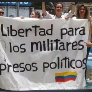 Un bebé y su madre fueron liberados de una cárcel militar en Venezuela: su padre permanece entre rejas