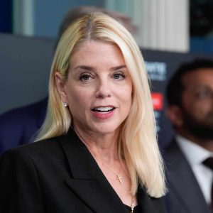 Pam Bondi confirmó que EEUU sigue tras la pista de muchos cómplices de Nicolás Maduro (+Video)