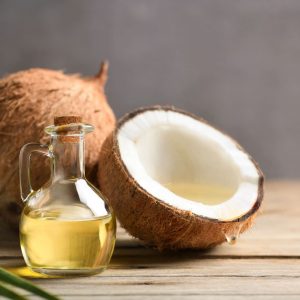 El aceite de coco en ayunas destaca por beneficios digestivos y cognitivos