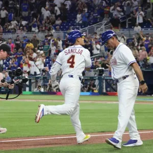 Venezuela vence 6-2 a Países Bajos en su estreno en el Clásico Mundial