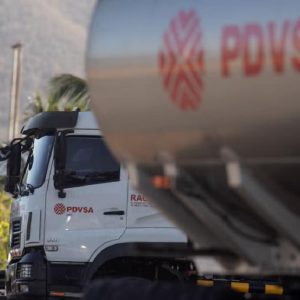 La petrolera india Reliance reanuda compras directas de petróleo venezolano a PDVSA, según Reuters