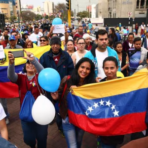 El 44,5 % de los venezolanos en el exterior evalúa volver si mejora la economía