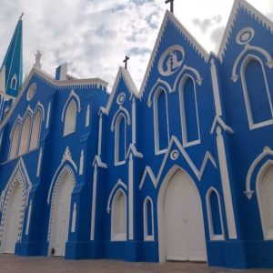 ¿Por qué la iglesia Santa Bárbara siempre la pintan de azul celeste?