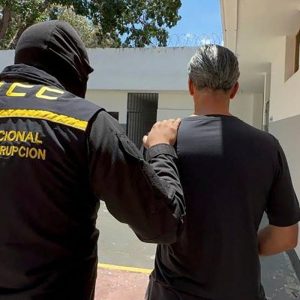 Tareck El Aissami, el chavista caído en desgracia que destripa a los suyos desde el banquillo