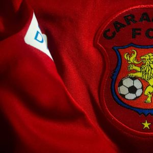 Autosuficiencia o grandeza: el dilema que divide al Caracas FC por Santiago Andrés Hueck