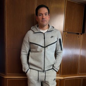Marco Rubio luce la vestimenta deportiva con la que Maduro fue capturado el #3Ene