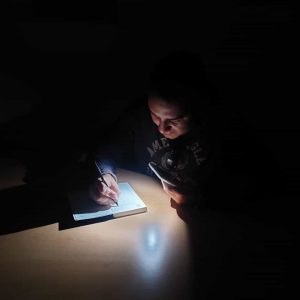 Crisis eléctrica en Venezuela: Nueve de cada 10 hogares sufre cortes diarios o esporádicos