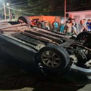 MUNICIPIO CABIMAS | Dos heridos dejó vuelco de un vehículo en la carretera «H» de Cabimas