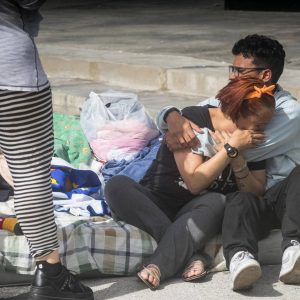 Los hospitales de Venezuela, sin medios para los heridos del terremoto
