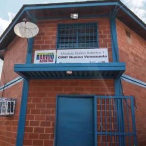 Salida de médicos cubanos genera desafíos en centros de salud populares de Venezuela, según Bloomberg