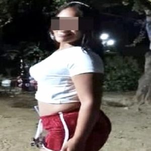 Murió electrocutada al conectar el cargador de su celular