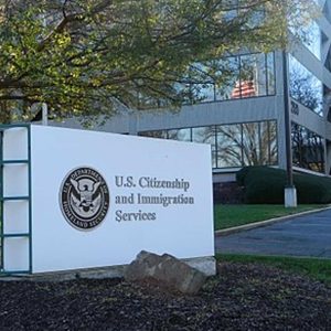 Juez anula las políticas migratorias de Trump por aplicaciones ilegales