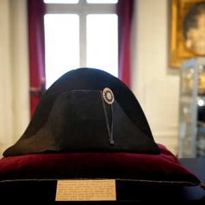 Exhiben el último sombrero de Napoleón Bonaparte por primera vez en más de un siglo